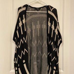 Black and Cream Geometric Patterned Kimono